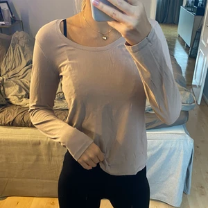 Långarmad tröja - Långarmad beige tröja. Köparen står för frakten. Kram 💓