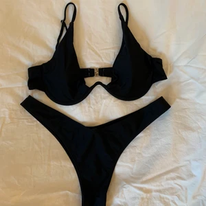 Bikini  - Bikini i storlek L i båda delarna. Säljer för 100kr❤️‍🔥