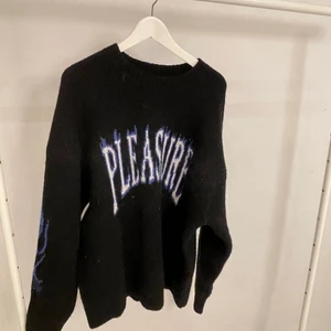 Stickad ulltröja - En tjockstickad ulltröja ifrån weekday, ordpris 599kr nästan aldrig använd