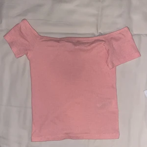 Ljusrosa topp - Säljer min knappt använda ljusrosa topp från HM/Divided. Nypris 129kr. 