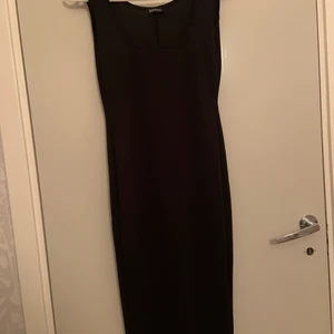 Fest klänning - Nyskick, använd endast en gång Storlek XS Gått upp i vikt därför passar inte den mig:( (Priset går att diskuteras)