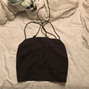 Snygg topp från H&M i storlek L - Snygg topp från H&M i storlek L men passar som M❤️ Den är åt det bruna hållet🤎 50 kr + frakt