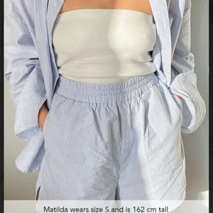 Shorts  - Djerf Avenue breezy shorts i storlek XL, säljer då dom är alldeles för stora på mig! Jätte Fint skick 💙 nypris 899 kr