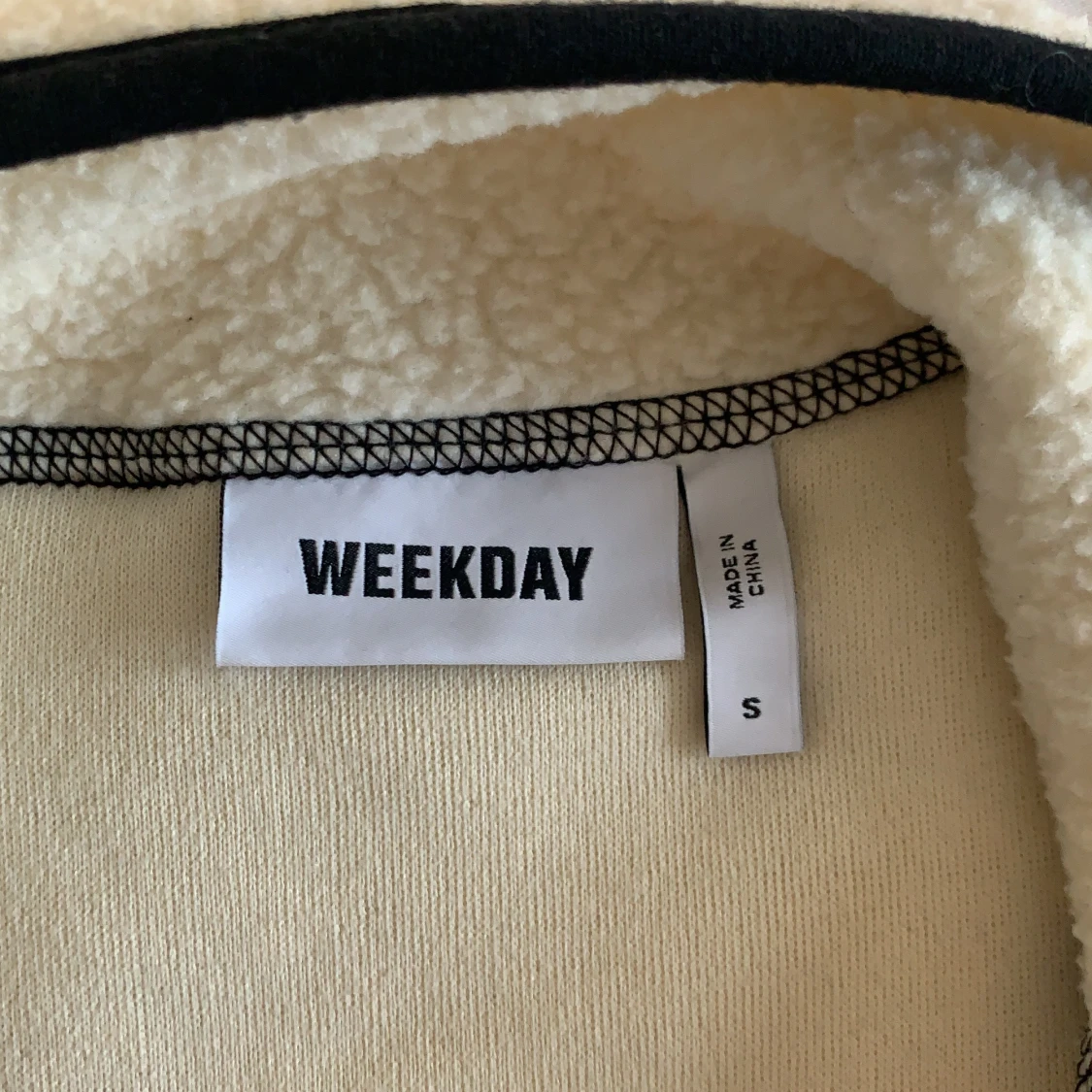 Teddyväst från weekday - 90