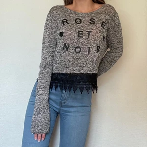 Tröja - Fin tröja från Lindex i storlek XS! Bra skick. Köparen står för frakten men kan även mötas upp i Uppsala, Knivsta eller Sigtuna. Tveka inte att fråga mig om något! 