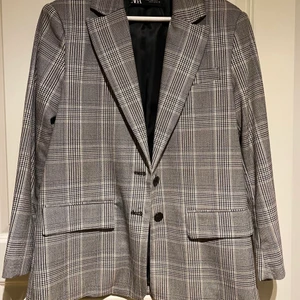 Rutig kavaj - Rutig kavaj k strl XS men väldigt oversized, använd 2 ggr.