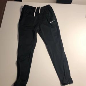 Nike träning byxor  - Nike träning byxor störrelse small 