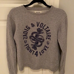 Zadig & Voltaire tröja - As snygg tröja från Zadig & Voltaire. Använd men i väldigt bra skick!
