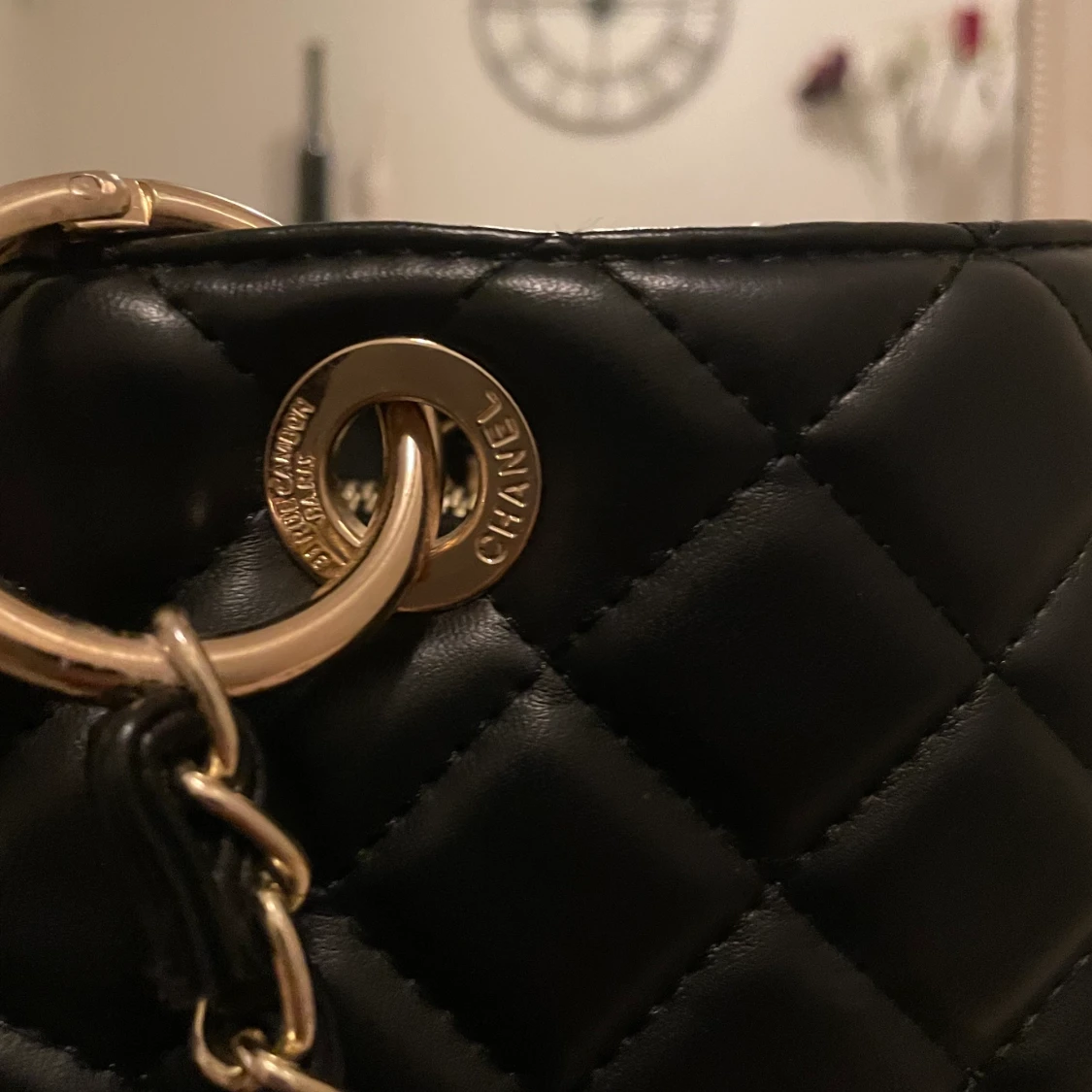 Snygg Chanel väska i äkta skinn  - 91