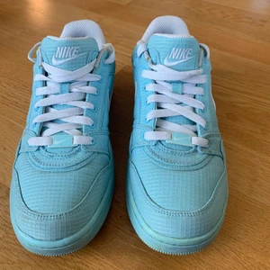NIKE AIR VINTAGE  - Asfeta vintage nike! Storlek 38.5 men funkar bra på 38. Köptes för ett tag sen men har aldrig använt dom tyvärr 