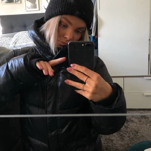 Tjock dunjacka ifrån nelly - As mysig tjock dunjacka ifrån nelly i strlk 36. Jättevarm och bekväm.