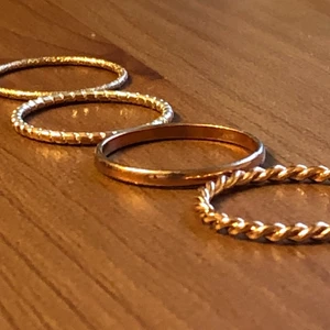 Ringar - Roséguldiga ringar. Nyskick. Köparen står för frakt! Skicka gärna ett meddelande vid frågor!