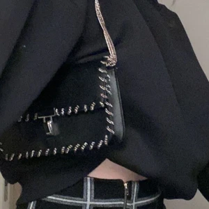 Väska - Säljer min väska, jätte fin, bra skick. 💘 fråga om fler bilder vid intresse. 