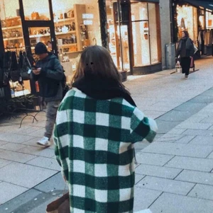 Rutig jacka - Fin rutig kappa ifrån ZARA, bara använt fåtal gånger.