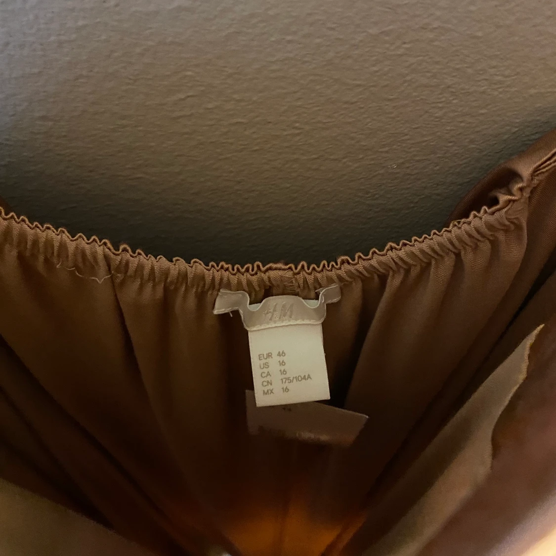 En knä lång siden klänning  - 91