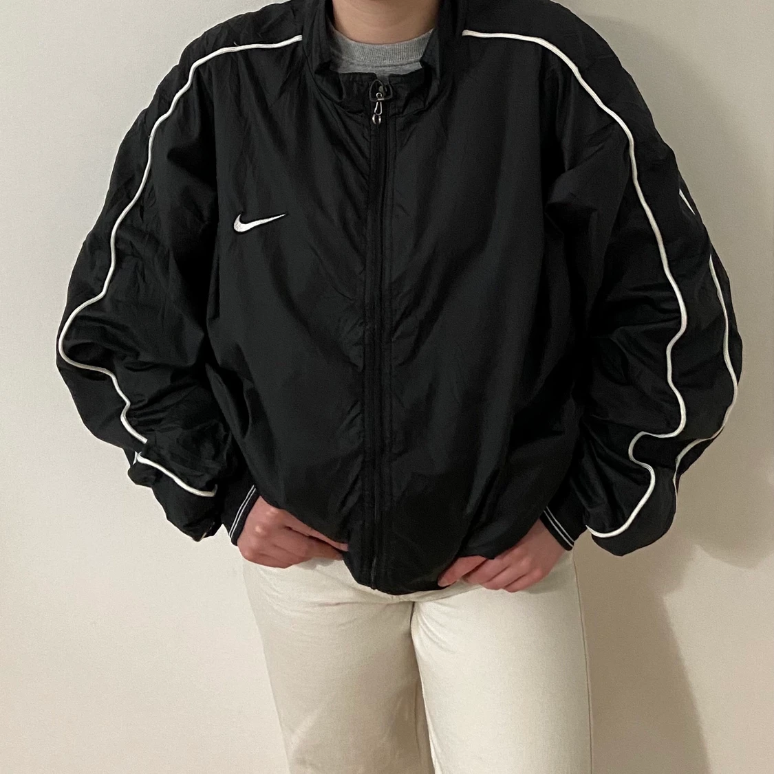 Nike jacka i storlek L (passar M också)