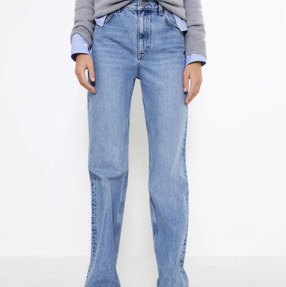 Supersnygga Wide leg full length jeans från Zara som är helt slutsålda . Jeans & Byxor.