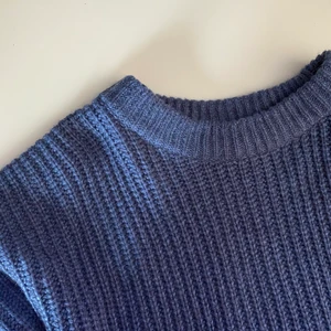 Stickad Tröja - Knappt använt denna så är som en helt ny. Kan mötas upp eller fraktas✨🤩