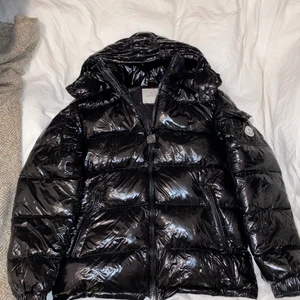 Moncler maya  - Helt ny. Storlek XL men sitter mer som M-L