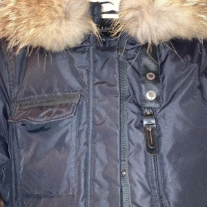 Jacka - Hollies jacka med äkta päls  köpt denna vinter storlek 38