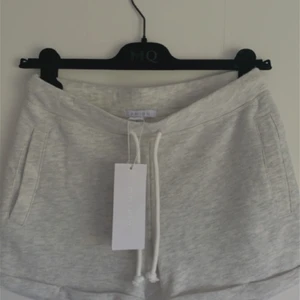 Nya shorts XS - Nyköpta ljusgråa shorts i storlek XS 