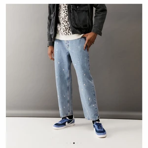 Breda ljusa jeans - Ett par helt oanvända baggy jeans från BDG. W32L34