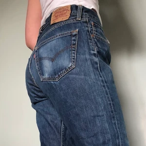 Levis 501 - Superfina blå levis 501or, lågmidjade med raka ben, lite oversized