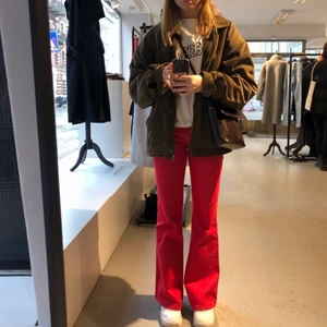 Rosa lågmidjade jeans - Säljer de absolut finaste byxorna jag äger. De har blivit försmå så måste sälja vidare de. De är lågmidjade och jätteskönt