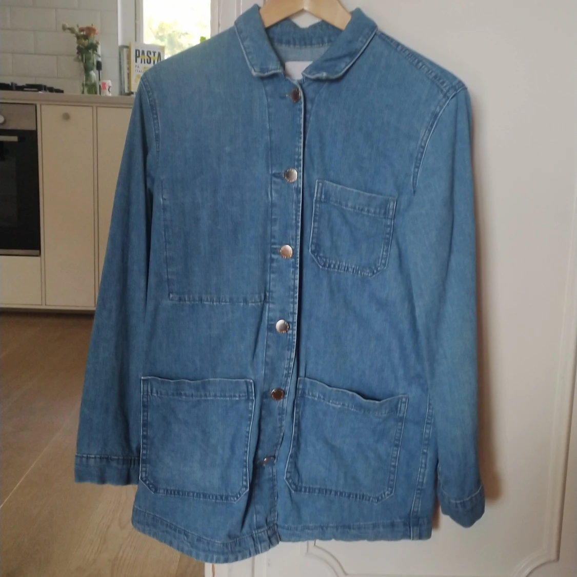 Denim skjorta.