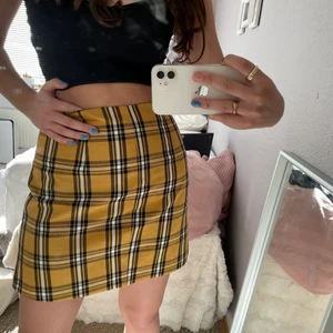 Rutig kjol - En söt kjol i strl S som köptes för ett tag sedan men aldrig kommit till användning💕☺️