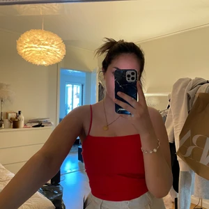 Gina linne - Rött Gina linne i storlek M. Passar även S