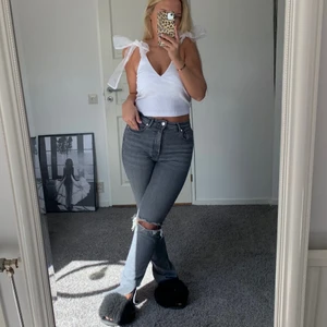 Linne - Säljer detta slutsålda linne med fina detaljer. Aldrig använt (lapp kvar)