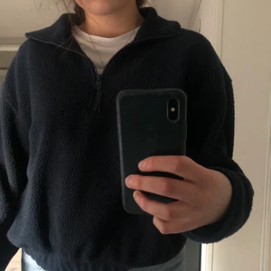 Overshirt - Skitsnygg tröja från weekday i storlek XS. Skriv privat om du har frågor!!🥰😌 Köparen står för frakten