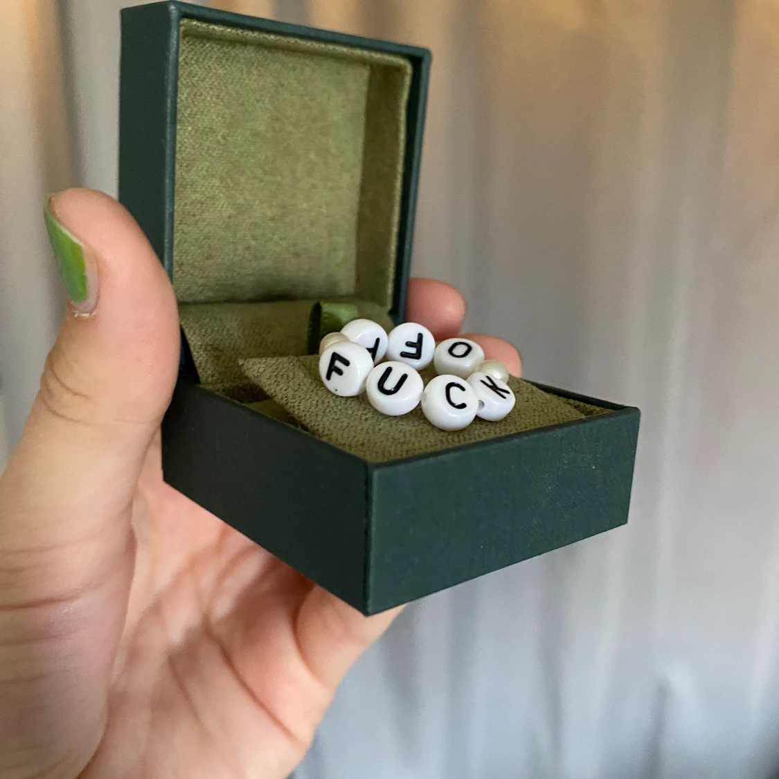 Cool ring med bokstäver  - 90