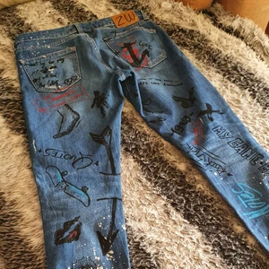 Zara lowmidjan jeans - I mycket bra skick och passar 32_34.finns fler bilder och bud I kommenterna 