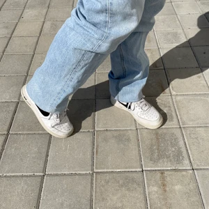 Vita airforce - Använda men i fint skick, tvättas innan jag postar och frakten tillkommer