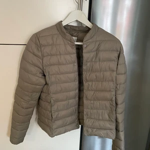 Beige jacka - Säljer nu min fina beige jacka, knappt använd. Storlek S