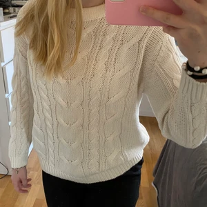 Stickad tröja från Lager157 - Stickad tröja från Lager157 i storleken S. Aldrig använd och är som ny. Ordinarepris 199kr💖