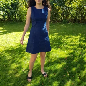 Denim dress 🦋🌻 - Härligt jeansklänning med stretch. 🌻 I storlek M, jag på bild har S i överdelar. I fint begagnat skick.