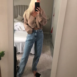 Jeans  - Jeans från ginatrixot, overzize modell! Storlek 32 men är som en 34 på mig då jag är en 34 
