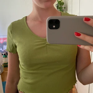 Topp - Söt topp som aldrig används och i bra skick💚💕 Leverans på 45kr💙