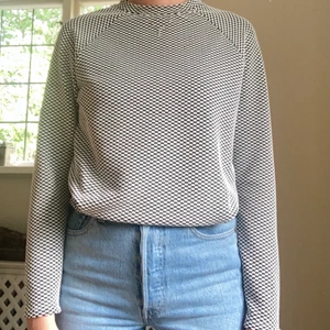 Tröja från Ginatricot  - Svartvit långärmad tröja från Ginatricot. Aldrig använd. 