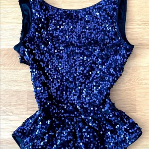 Top  - Blå glittrig top från Zara strl S