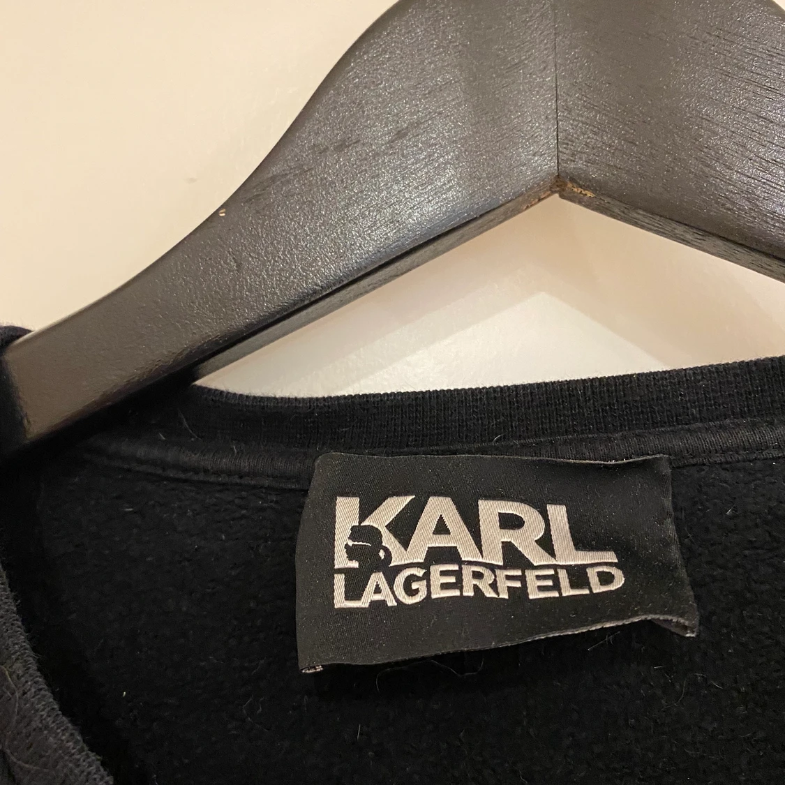 Tröja ifrån Karl Lagerfeld  - 90