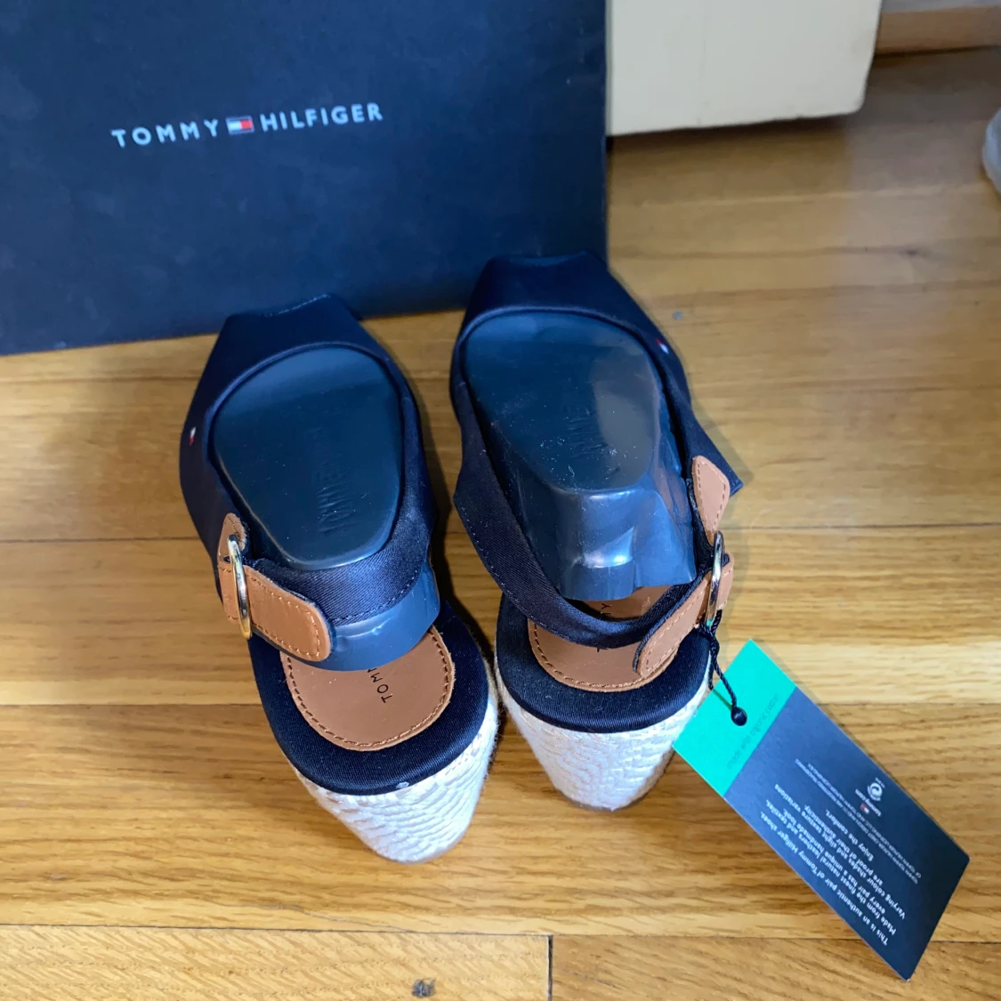 Skor från Tommy Hilfiger i strl 37! NYA! - 91