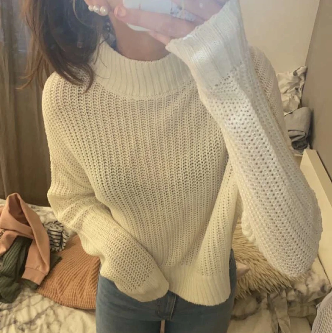 Stickad vit tröja 