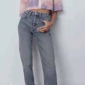 Zara jeans - Säljer nu dessa fina jeans från zara i storlek 38, super fina och i bra skick.💕