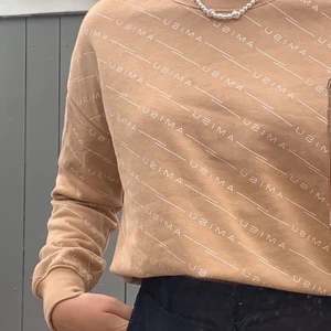 Biege sweatshirt  - Biege sweatshirt, storlek s! Köparen står för frakt💕