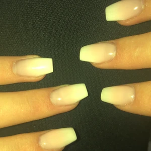 Stora naglar XXL - Väldigt fina å nya!!😍KOSTADE PÅ RILLE 990 kr att göra så snälla jag behöver tbx mina pengar