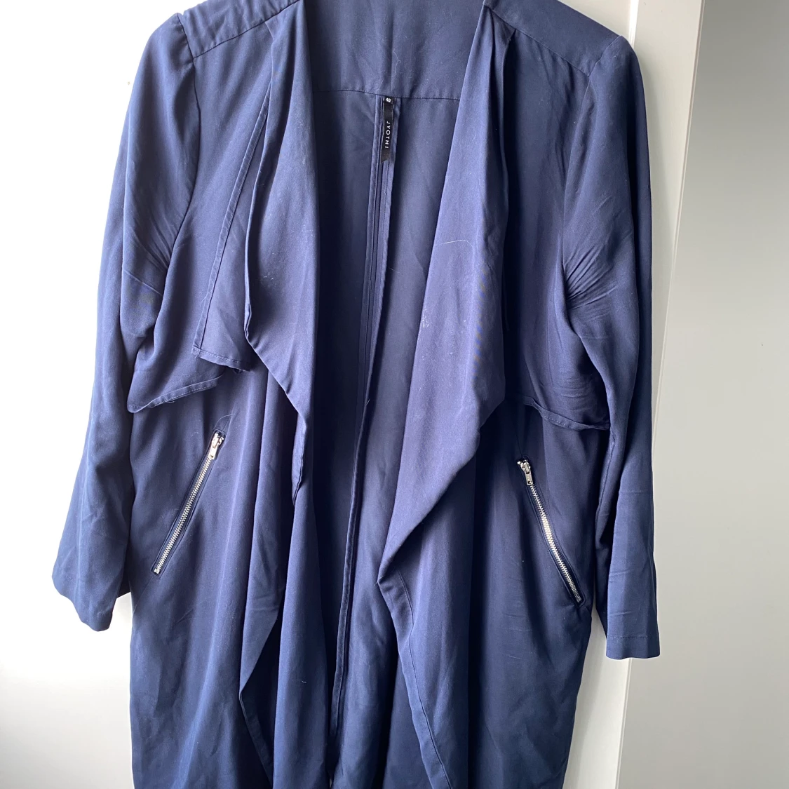 Mörkblå trenchcoat strl 40
